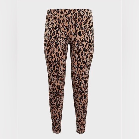 torrid Pants - Torrid Leopard print leggings, size 2 (18-20)